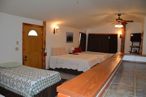 Family Room, Multiple Beds, Kitchenette