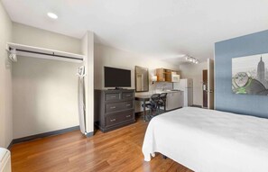 Studiolejlighed - 1 queensize-seng - ikke-ryger | Premium-sengetøj, skrivebord, mørklægningsgardiner