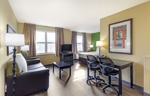 Deluxe Studio, 1 Queen Bed with Sofa bed, Non Smoking | Desk, iron/ironing board, free WiFi, bed sheets