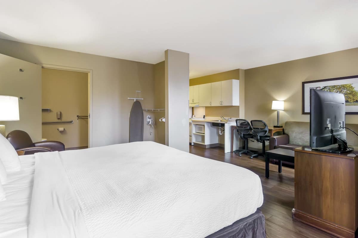 deluxe studio, 1 king bed with sofa bed, non smoking | desk, iron/ironing board, free wifi, bed sheets