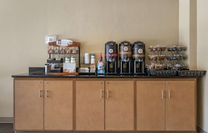 Café da manhã para viagem grátis todos os dias