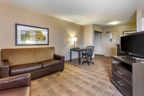 Blackout curtains, iron/ironing board, free WiFi, bed sheets - Extended Stay America Suites Fort Worth Fossil Creek (Fort Worth)