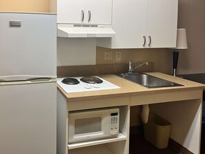 Fridge, microwave, stovetop, coffee/tea maker