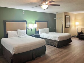 Työpöytä, silitysrauta/-lauta, ilmainen Wi-Fi, vuodevaatteet