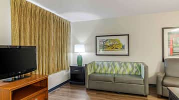 Bàn, khu vực làm việc phù hợp cho laptop, màn/rèm cản sáng