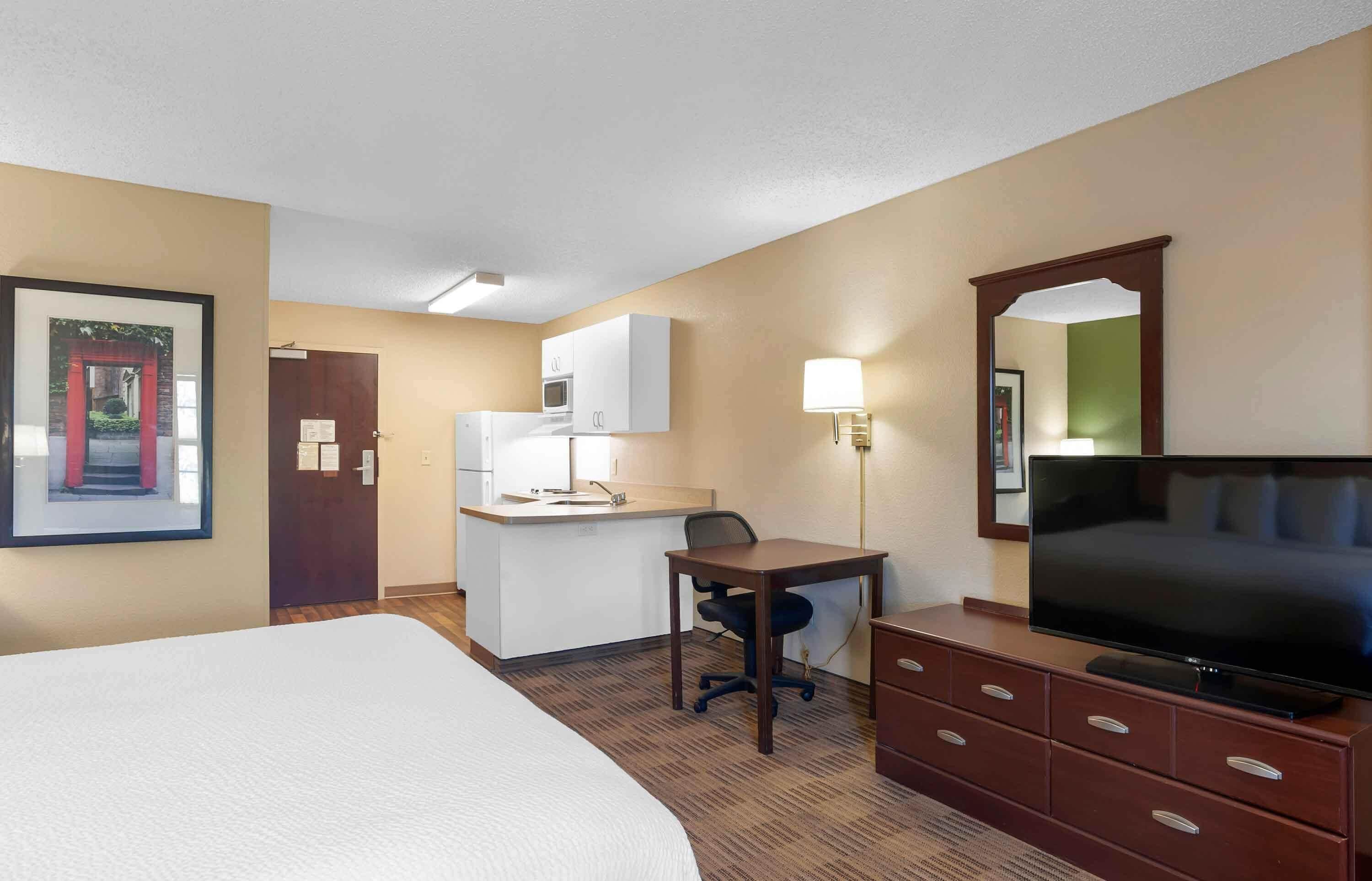 Deluxe Studio, 1 King Bed with Sofa bed, Non Smoking, Kitchen