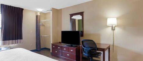 Studio Standar, 2 Tempat Tidur Queen, Bebas Asap Rokok, dapur | Meja kerja, ruang kerja ramah laptop, dan tirai kedap cahaya