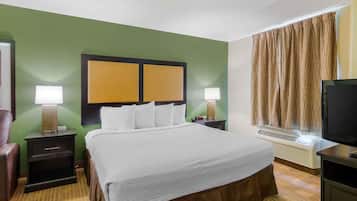 Deluxe Studio, 1 King Bed with Sofa bed, Non Smoking, Kitchen | Desk, laptop workspace, blackout drapes, iron/ironing board