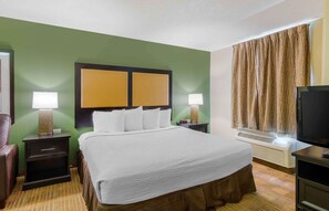 Deluxe Studio, 1 King Bed with Sofa bed, Non Smoking, Kitchen | Desk, laptop workspace, blackout curtains, iron/ironing board