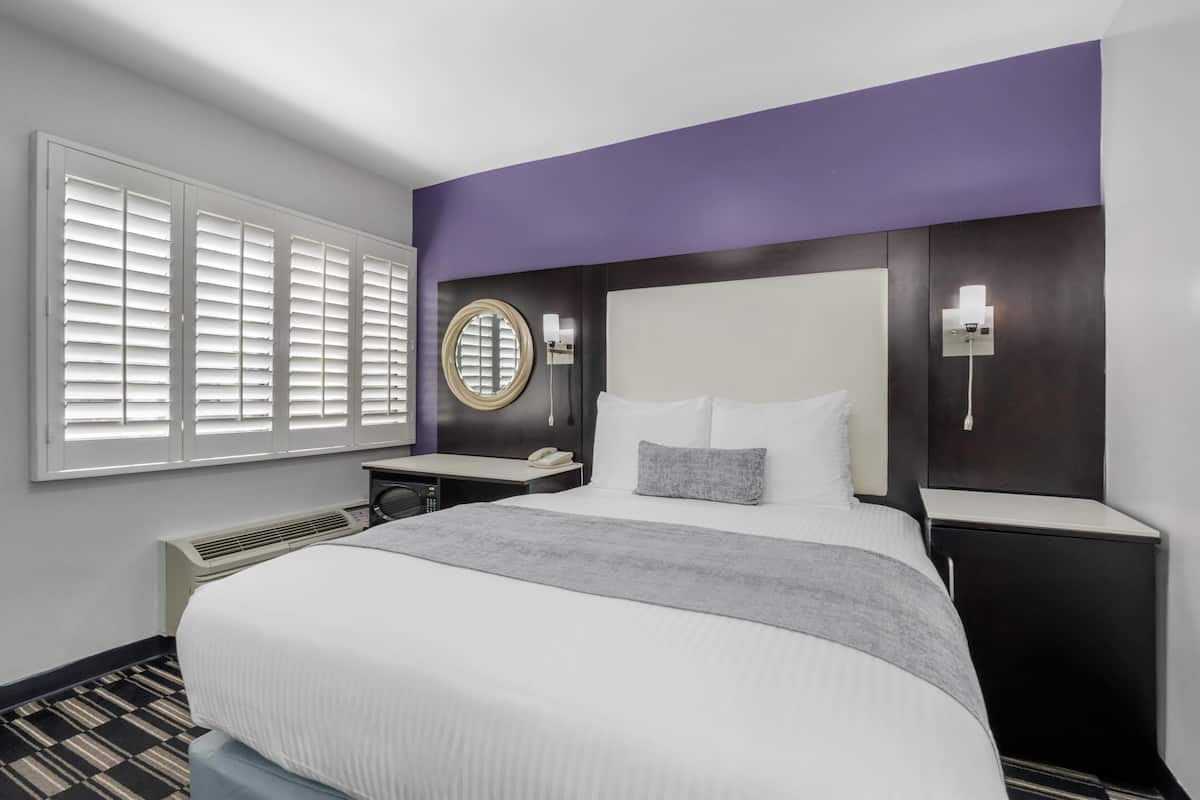 Ropa de cama de alta calidad y muebles diferentes