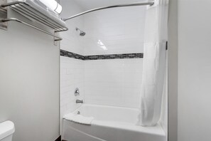 Standard Room, 1 Queen Bed, Non Smoking, Refrigerator & Microwave | Bathroom | Combined shower/bathtub, hydromassage showerhead, free toiletries - SureStay Hotel by Best Western Beverly Hills West LA (Los Angeles)