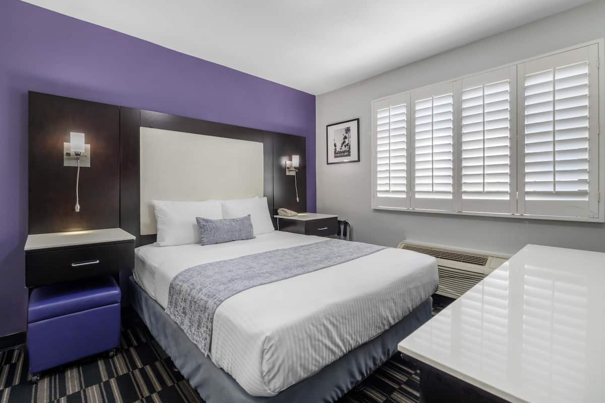 Ropa de cama de alta calidad y muebles diferentes