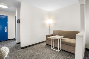 Chambre, 1 très grand lit | Coin séjour