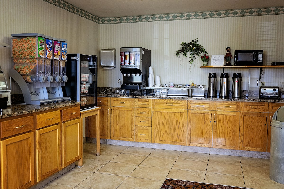 free daily full breakfast