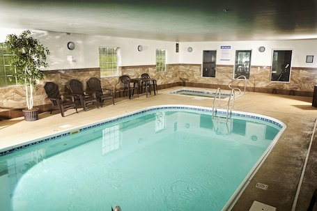 Una piscina techada. Fairbridge Inn Express Dillon
