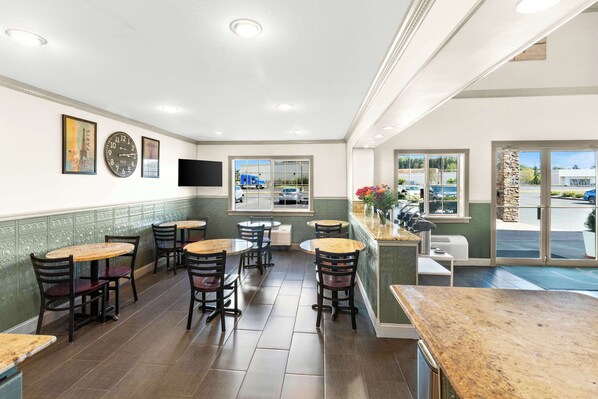 Free daily continental breakfast 