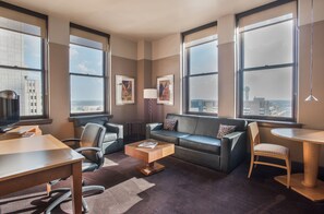 Signature Queen Suite