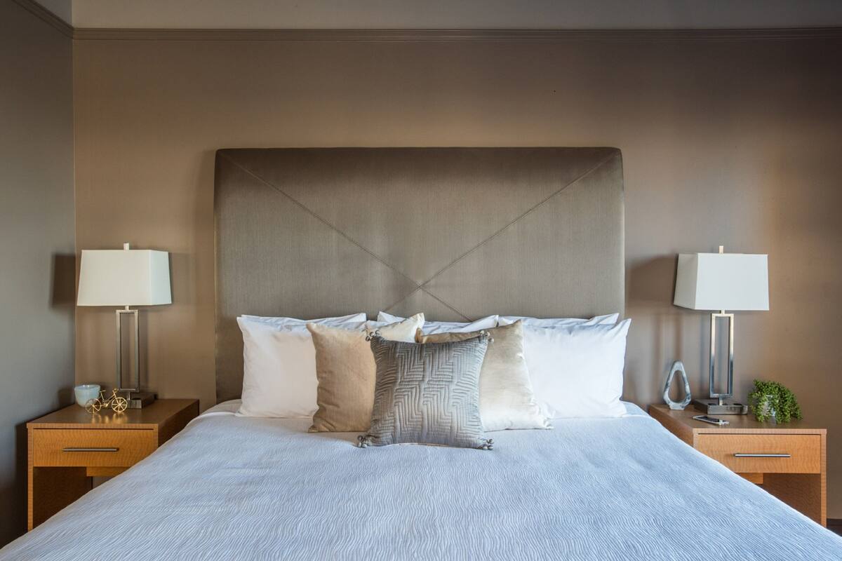 Deluxe King Room | Premium bedding, pillowtop beds, in-room safe, desk