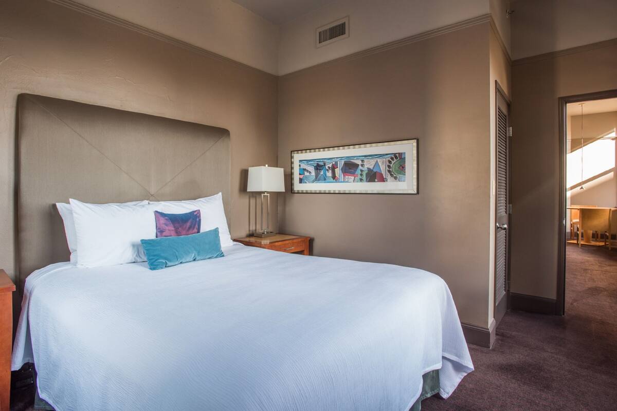 Premium bedding, pillowtop beds, in-room safe, desk