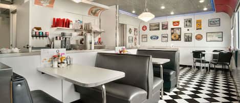 Petit déjeuner préparé sur commande servi tous les jours en supplément