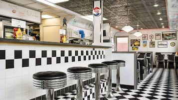 Petit déjeuner, déjeuner et dßner servis sur place