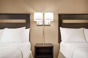 Desk, iron/ironing board, free cots/infant beds, rollaway beds - Baymont by Wyndham Hearne (Hearne)