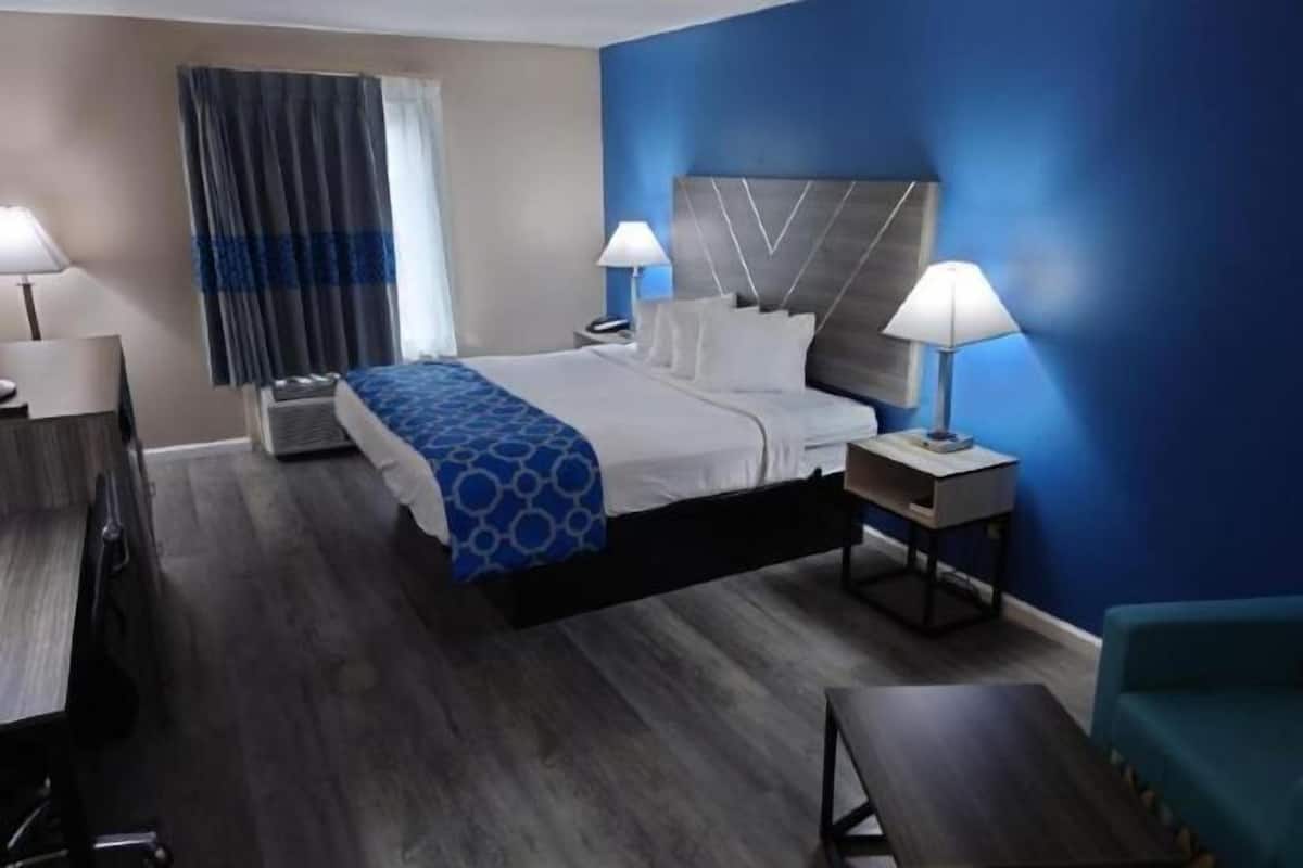 Egyptian cotton sheets, premium bedding, pillow-top beds, desk