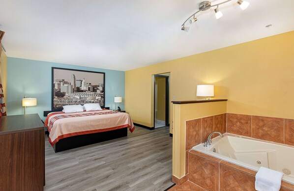 Schreibtisch, schallisolierte Zimmer, Bügeleisen/Bügelbrett