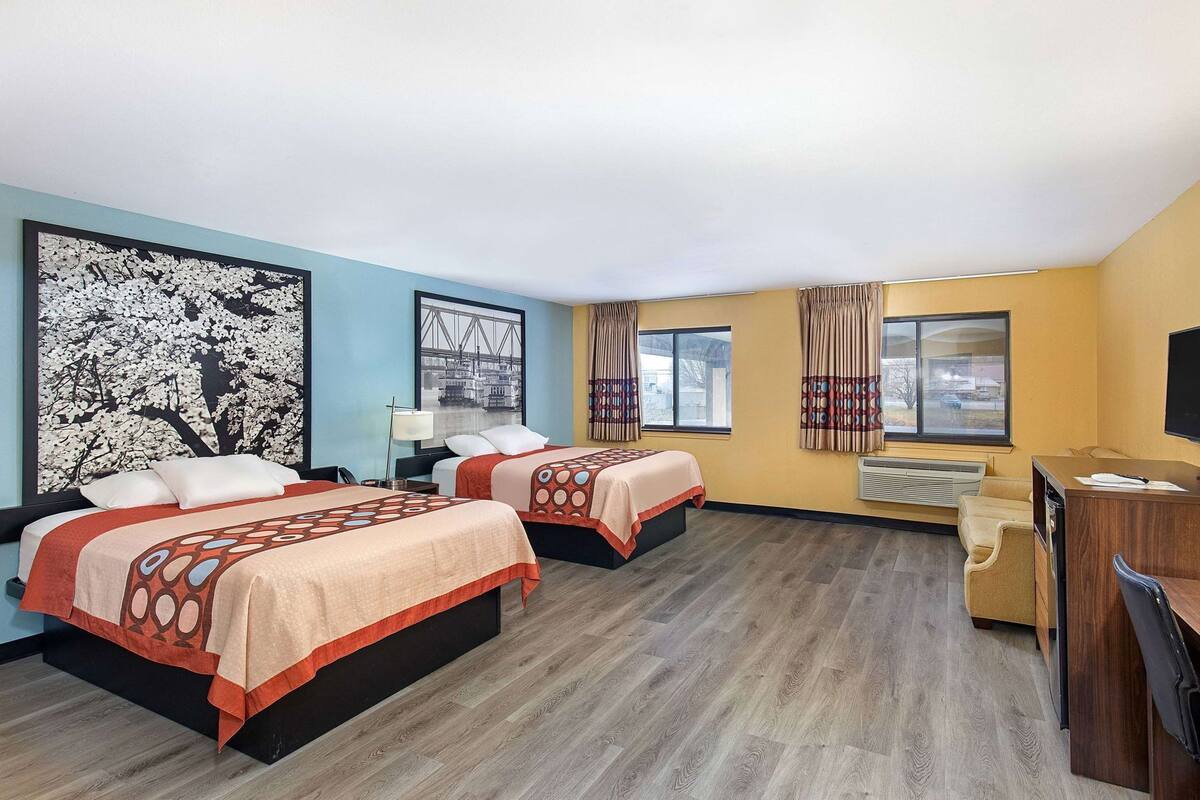 Desk, soundproofing, iron/ironing board, free WiFi