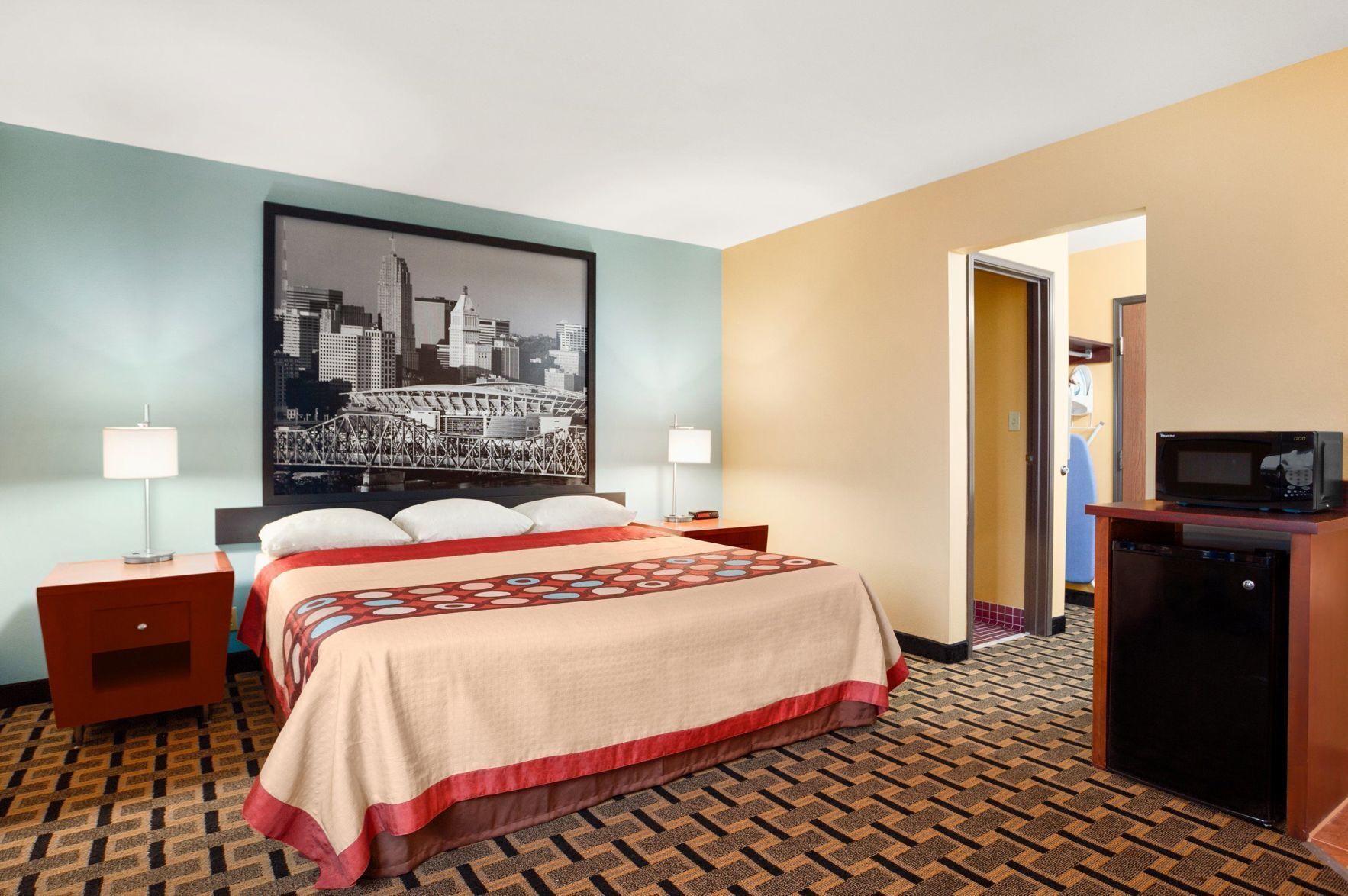 Desk, soundproofing, iron/ironing board, free WiFi