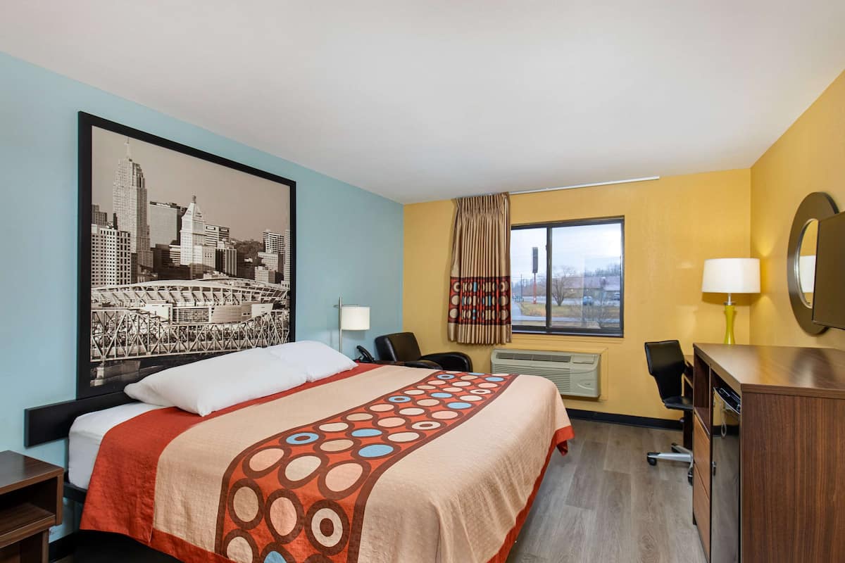 Desk, soundproofing, iron/ironing board, free WiFi