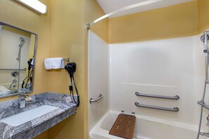 Kamar, 1 Tempat Tidur King, akses difabel, Bebas Asap Rokok | Kamar mandi difabel