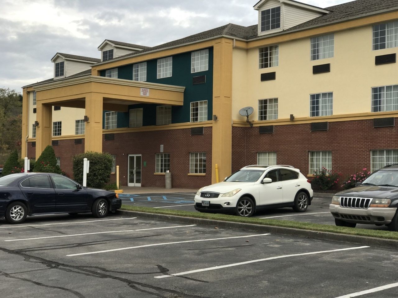 A multi-story hotel with a parking lot.