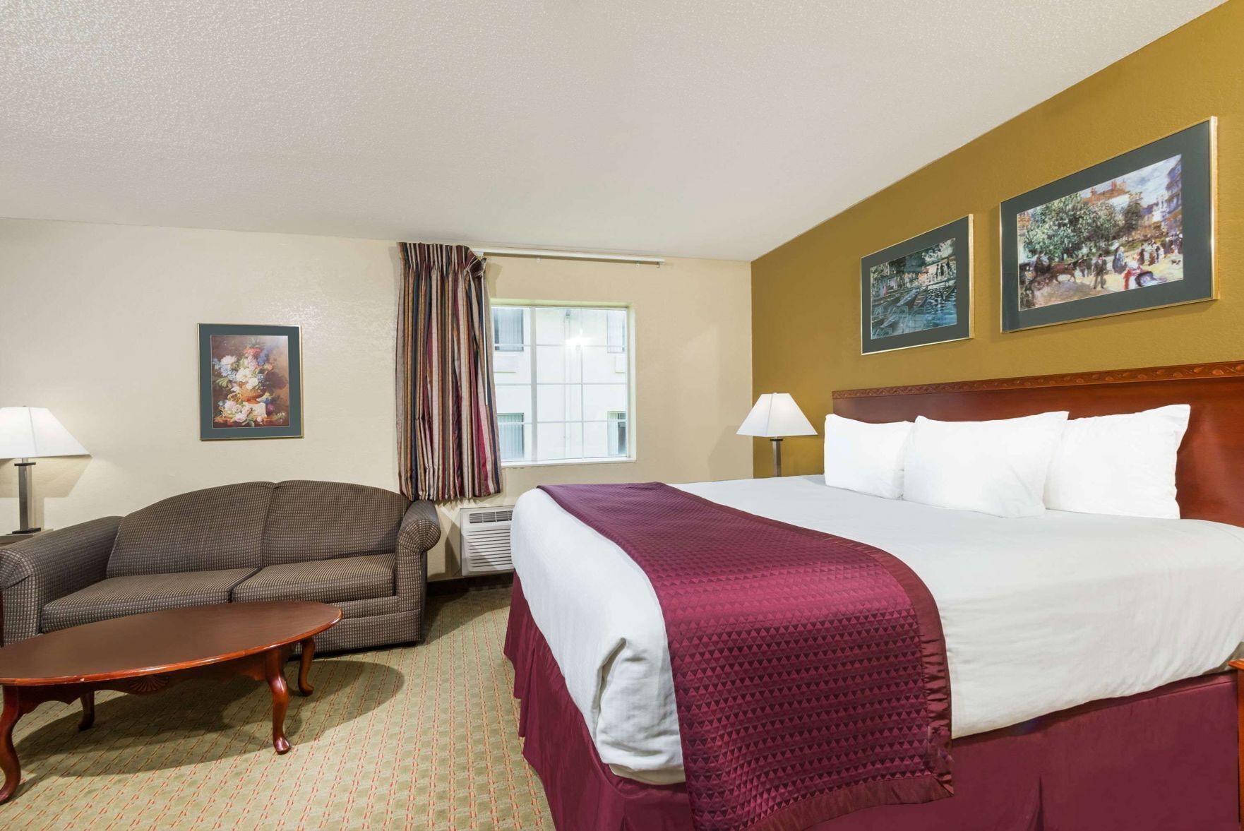 Fer et planche à repasser, Wi-Fi gratuit, draps fournis