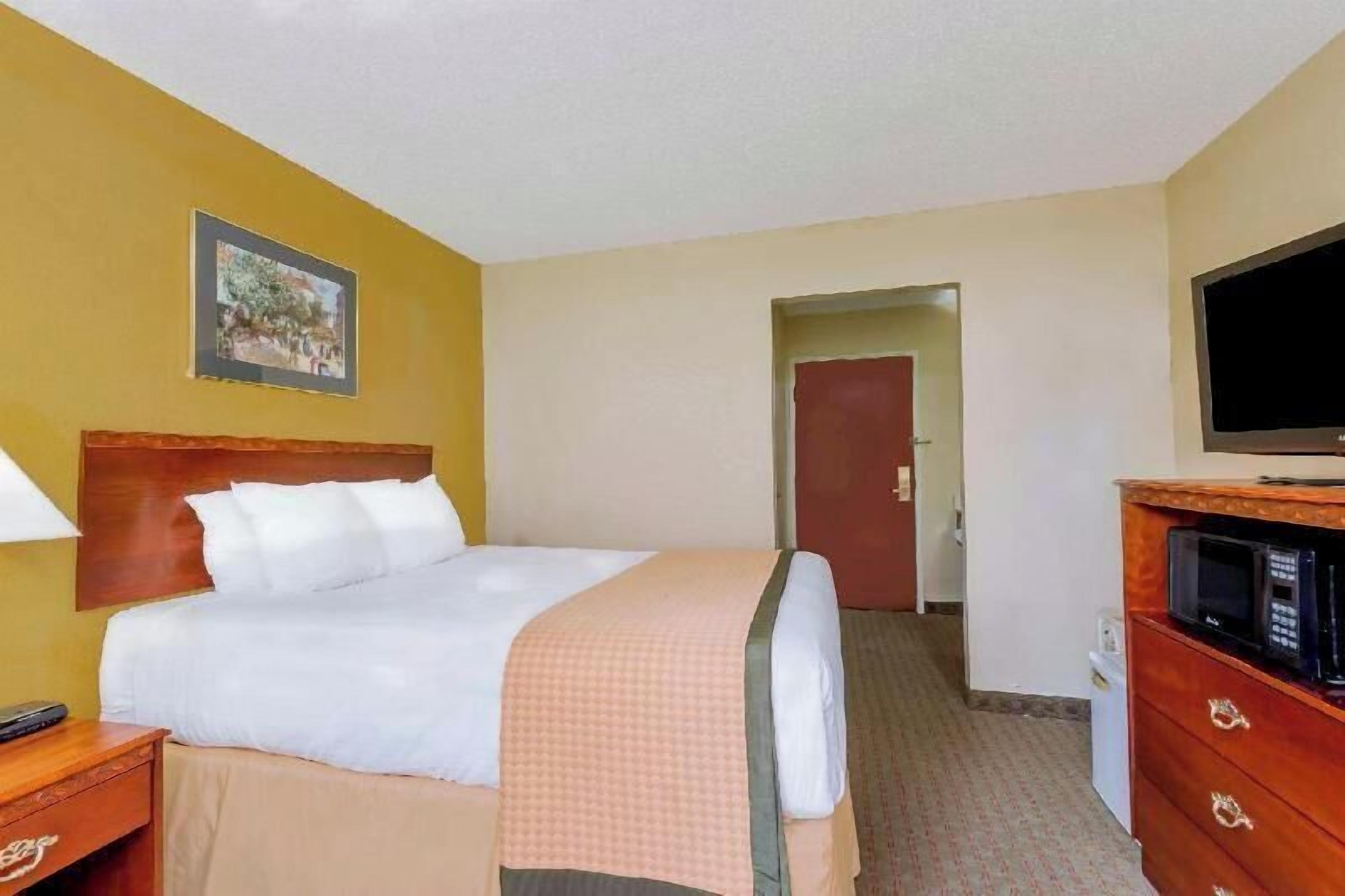 Fer et planche à repasser, Wi-Fi gratuit, draps fournis