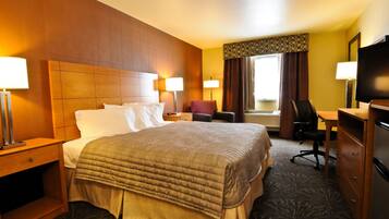 Standard Room, 1 King Bed, Non Smoking | Desk, blackout drapes, iron/ironing board, free WiFi