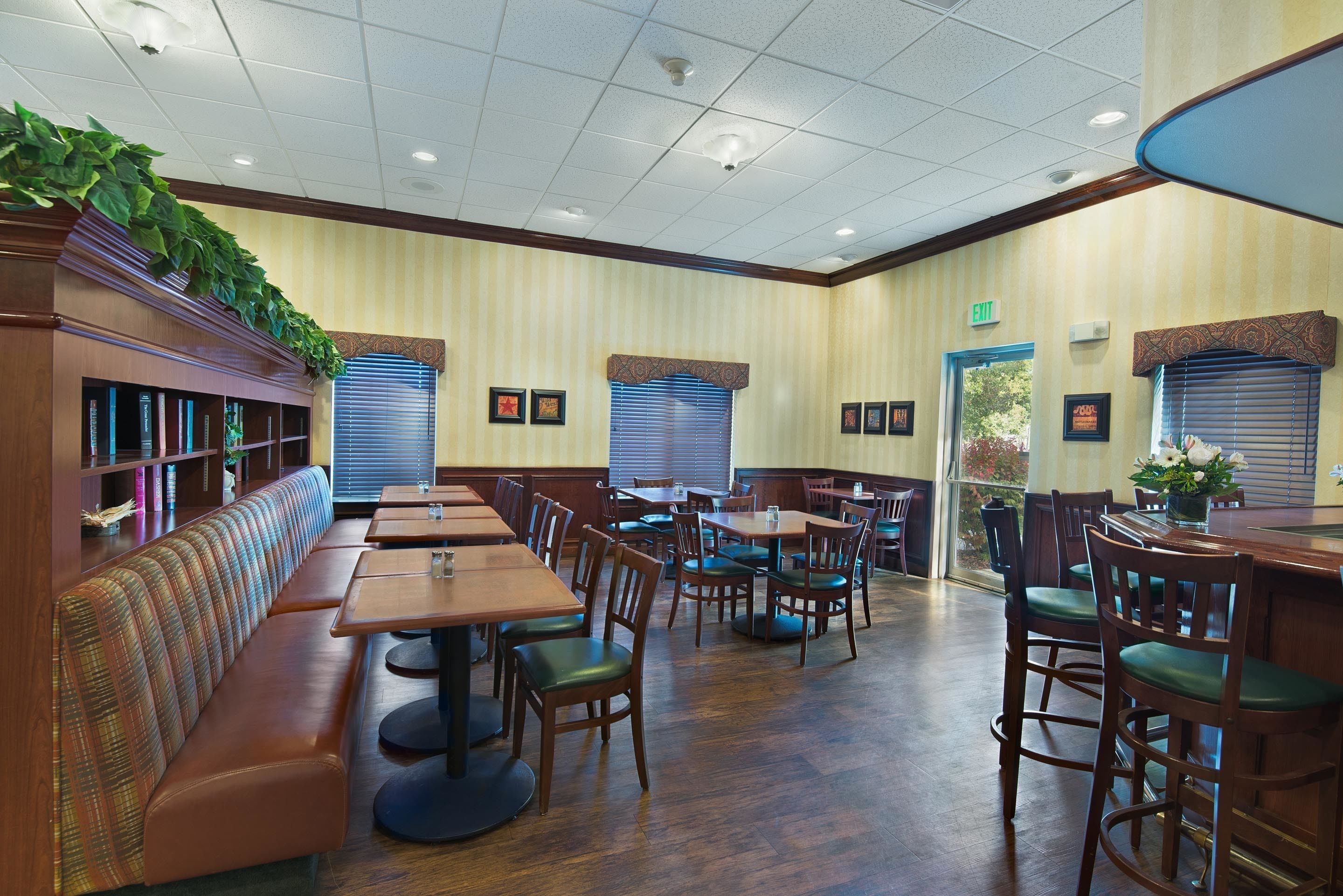 Desayuno con opciones de la cocina local incluido todos los días 