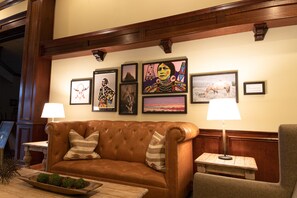 Coin salon dans le hall