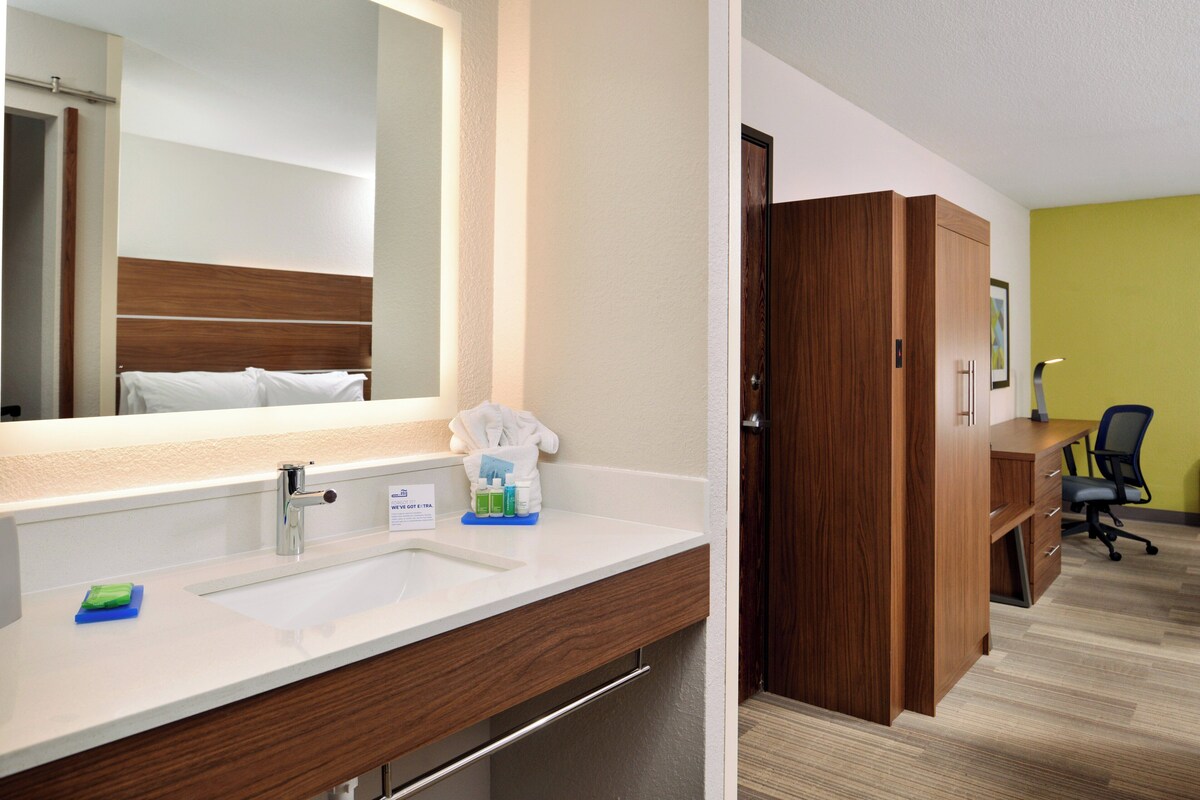 Standard Room, 2 Double Beds | Desk, blackout curtains, iron/ironing board, free cots/infant beds