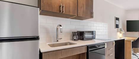 Suite Studio, 1 grand lit, accessible aux personnes à mobilité réduite (Mobility Tub) | Coin cuisine privé