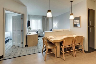 Sonesta Simply Suites Baltimore BWI Airport