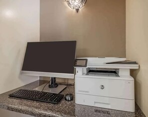 A desktop computer with a monitor, keyboard, and mouse on a granite countertop. - Sonesta Simply Suites Oklahoma City Airport (Oklahoma City)