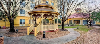 La Quinta Inn & Suites by Wyndham Raleigh/Durham Southpoint