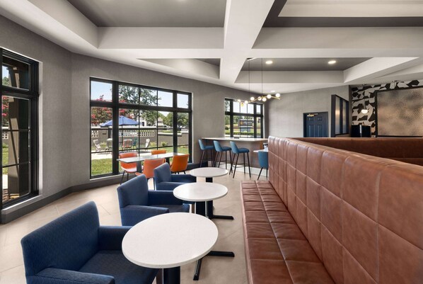 Free daily self-service breakfast - La Quinta Inn & Suites by Wyndham Greensboro NC (Greensboro)