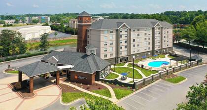 La Quinta Inn & Suites by Wyndham Greensboro NC