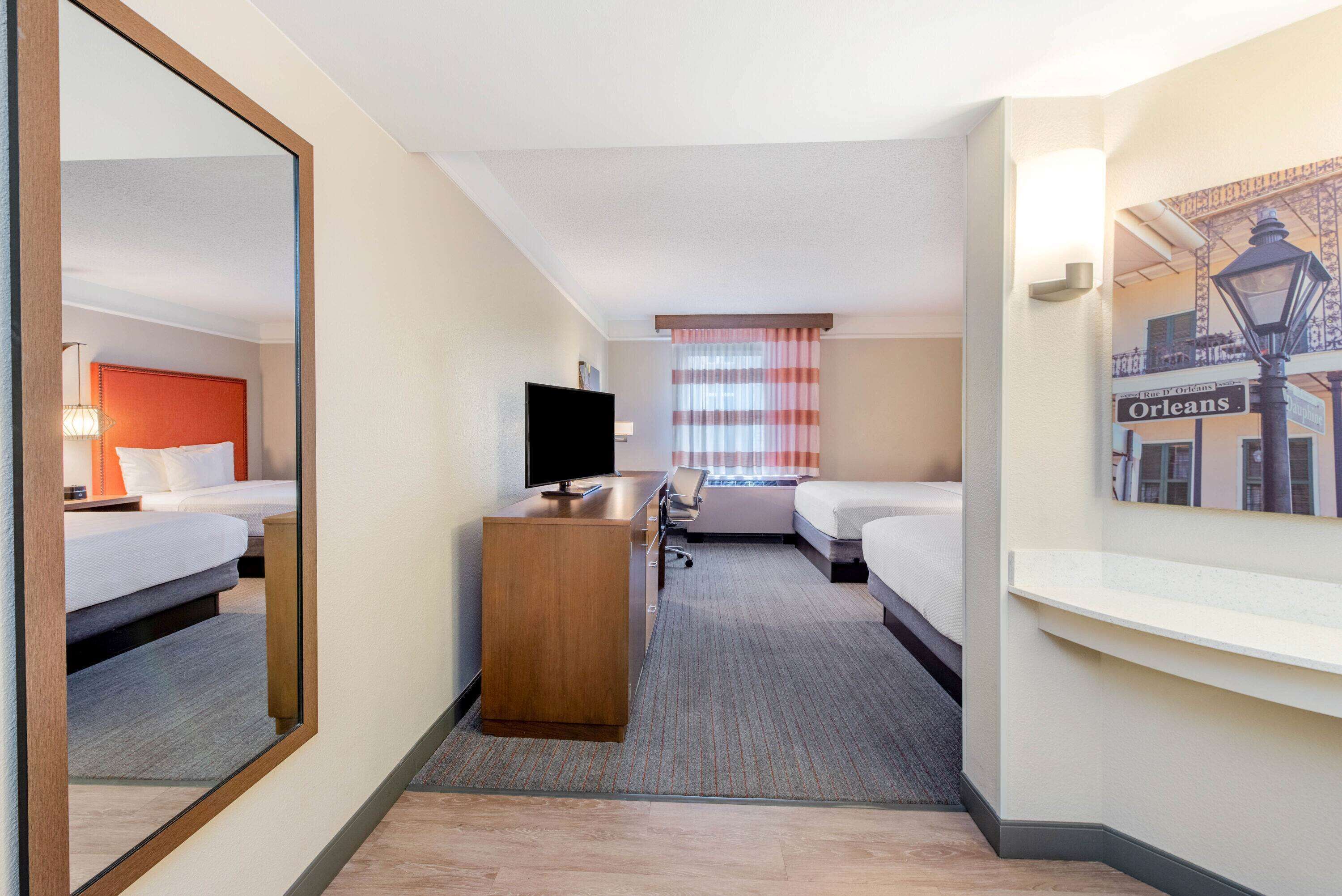 premium bedding, pillow-top beds, in-room safe, desk