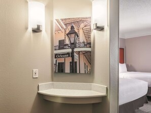 Premium bedding, pillowtop beds, desk, blackout drapes - La Quinta Inn & Suites by Wyndham New Orleans Downtown (New Orleans)