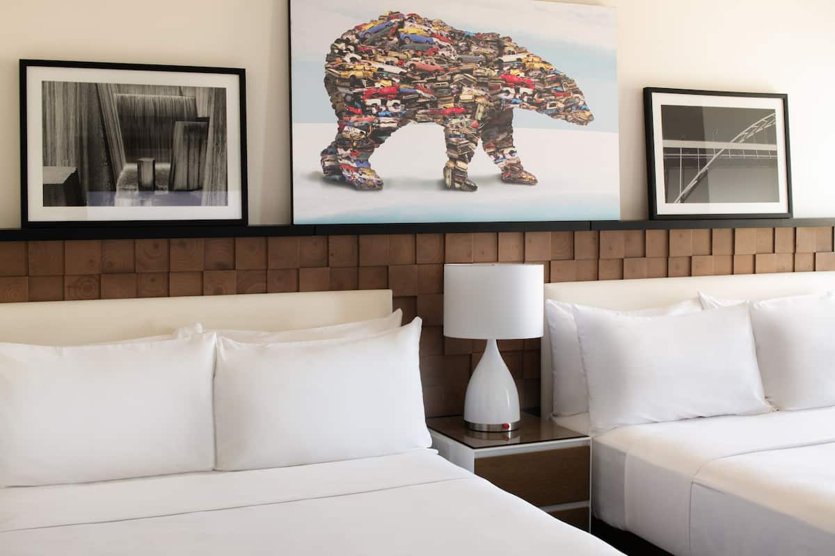 Premium bedding, in-room safe, desk, laptop workspace