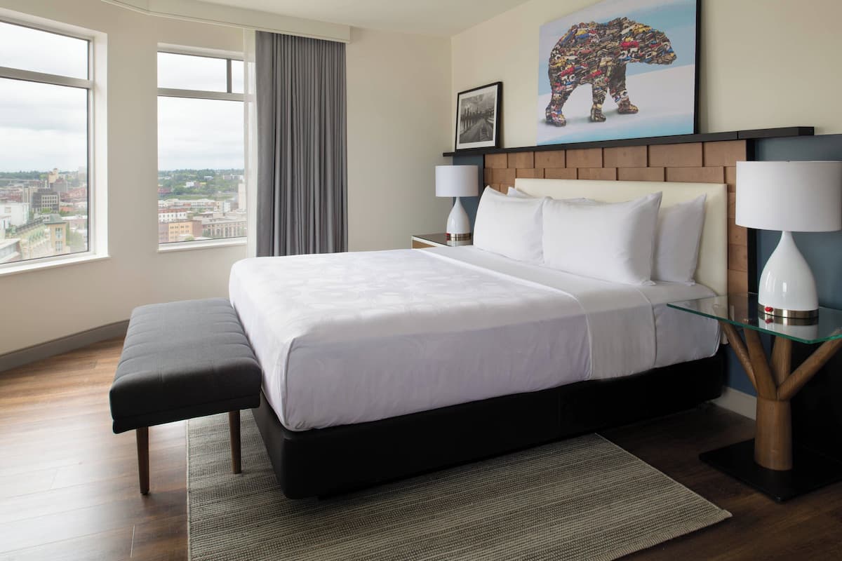 Club Room, 1 King Bed with Sofa bed, Non Smoking