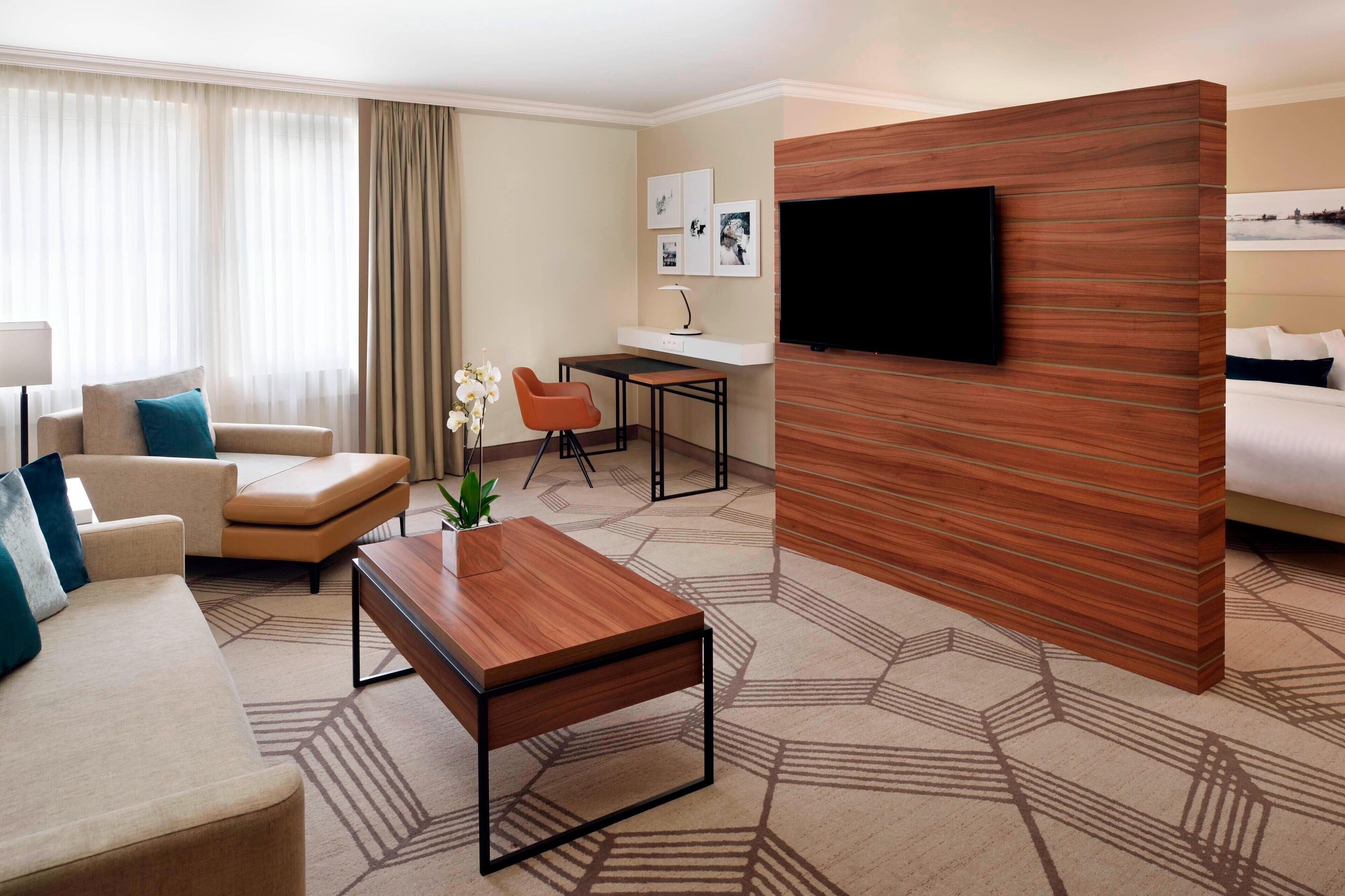 family suite, 1 bedroom, non smoking | 1 bedroom, premium bedding, minibar, in-room safe